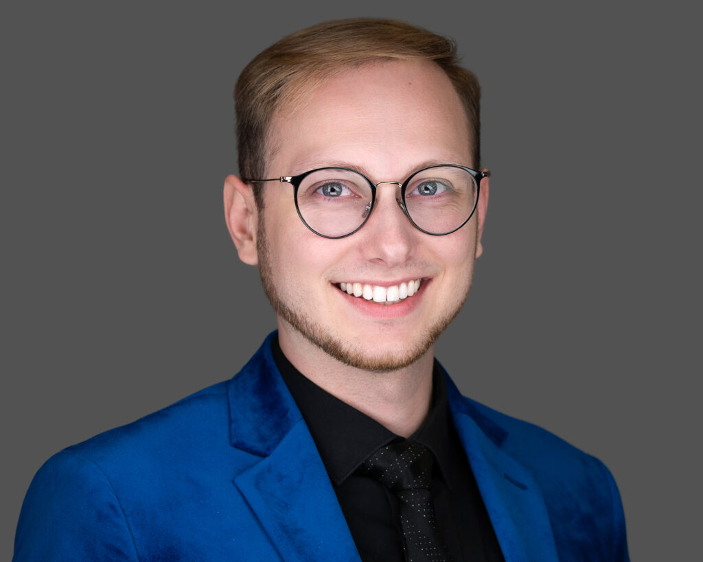 What to wear for professional headshots & what colors work well