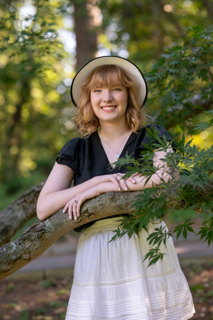 Senior picture outfit ideas hat