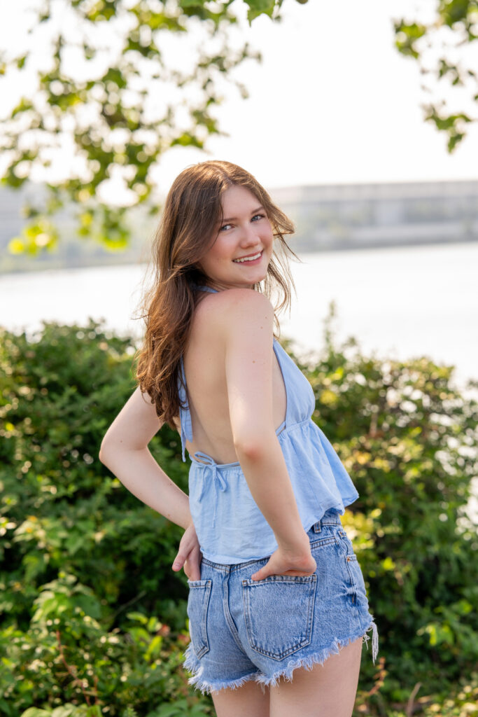 Senior picture outfit ideas jeans shorts