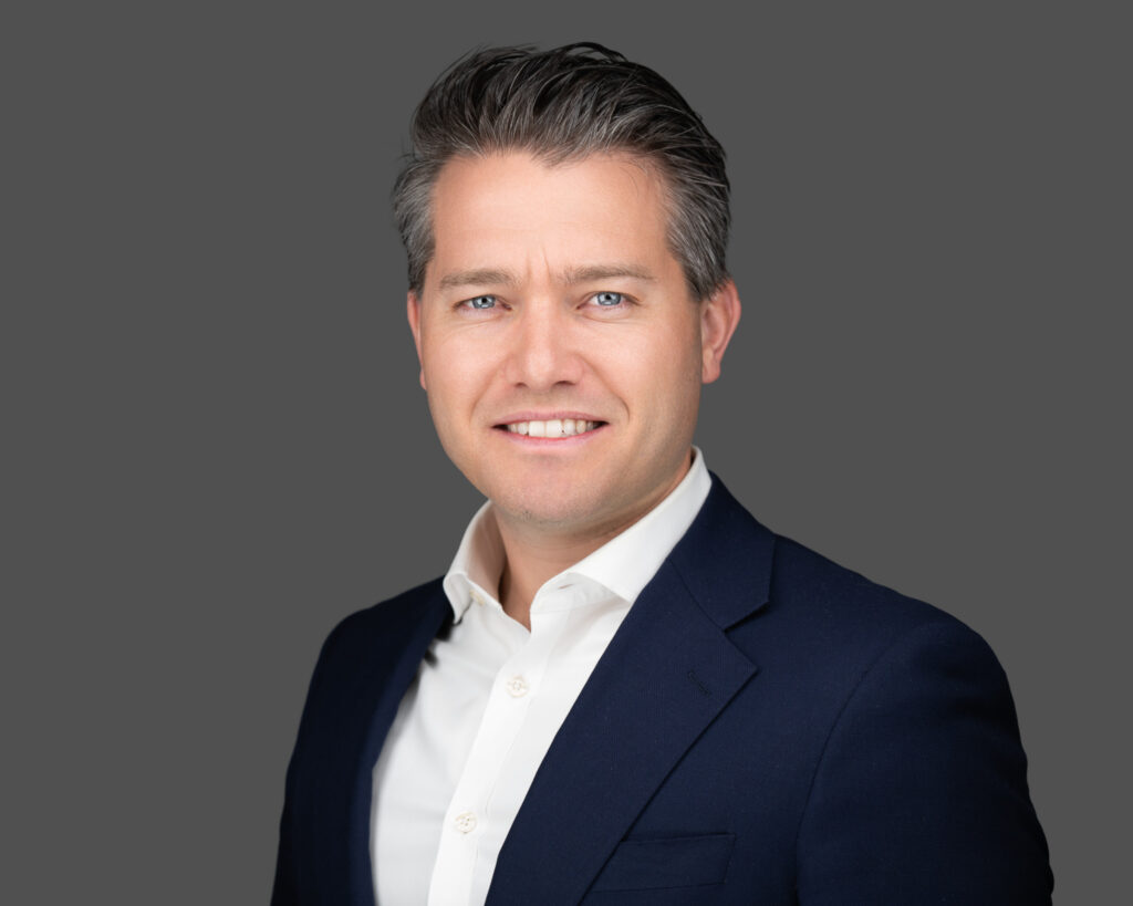  how to look younger on camera gray haired man